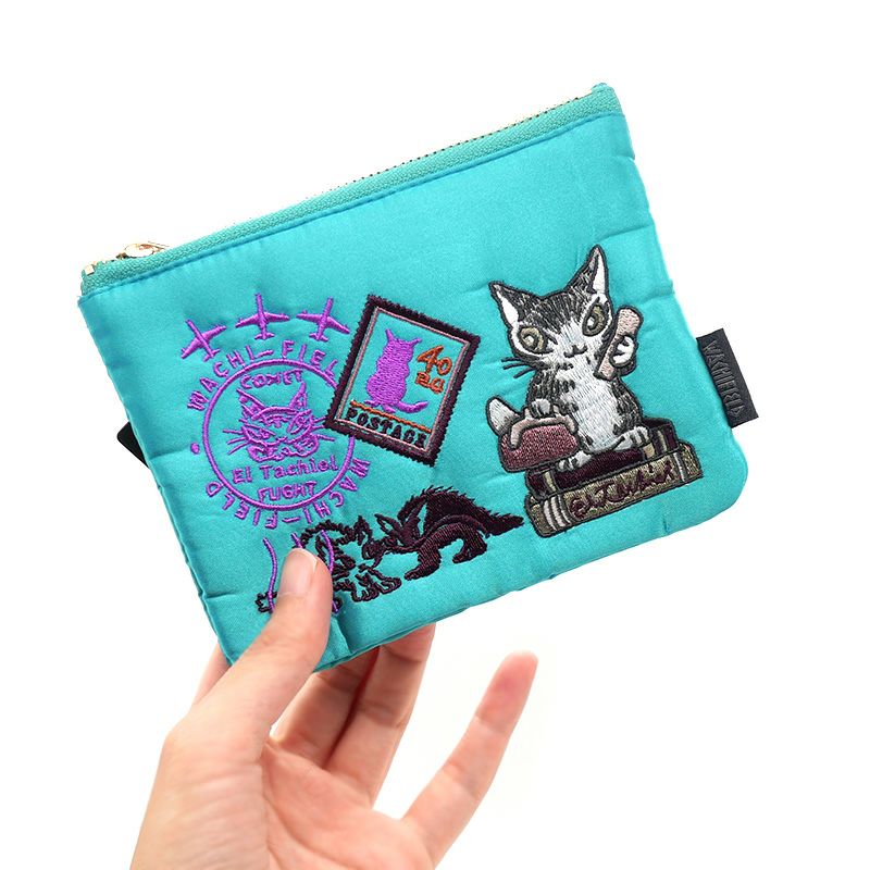 137. ハンドメイド ダーツが入ったぷっくりしたポーチ 刺繍 円柄 